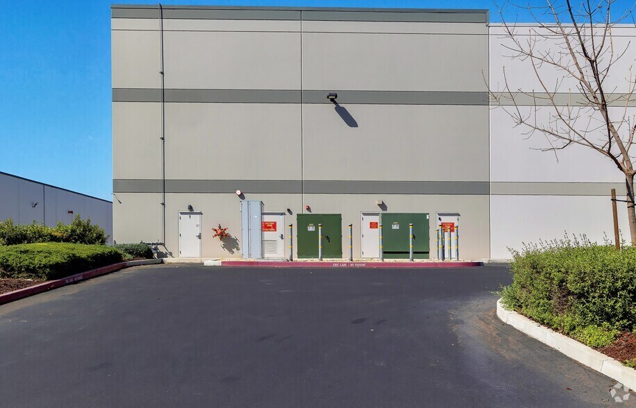 More Photos Of 3613 Zephyr Ct, Stockton Warehouse For Lease