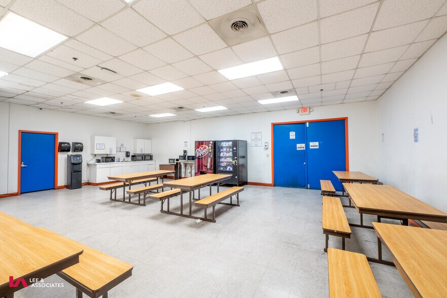 More Photos Of 154 Industrial Park Cir, Lawrenceville Warehouse For Sale