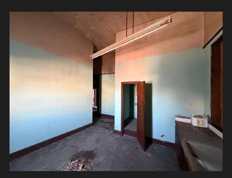 More Photos Of 307 W Pike St, Clarksburg Storefront Retail Office For Sale