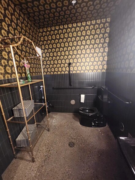 More Photos Of 4971 N 7th Ave, Phoenix Restaurant For Sale