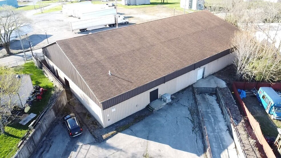 More Photos Of 165 E Circular St, Lima Warehouse For Sale