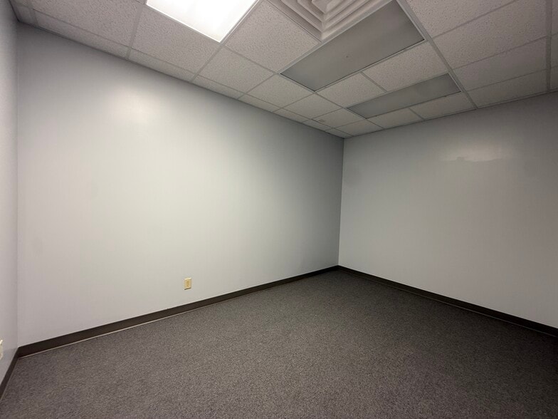 More Photos Of 2140 W Arlington Blvd, Greenville Medical For Lease