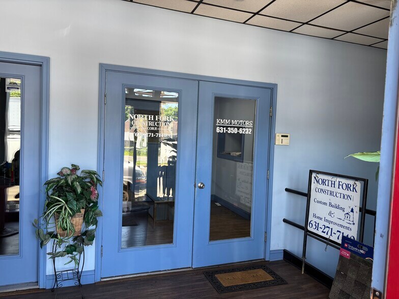 More Photos Of 81 W Hills Rd, Huntington Station Flex For Sale