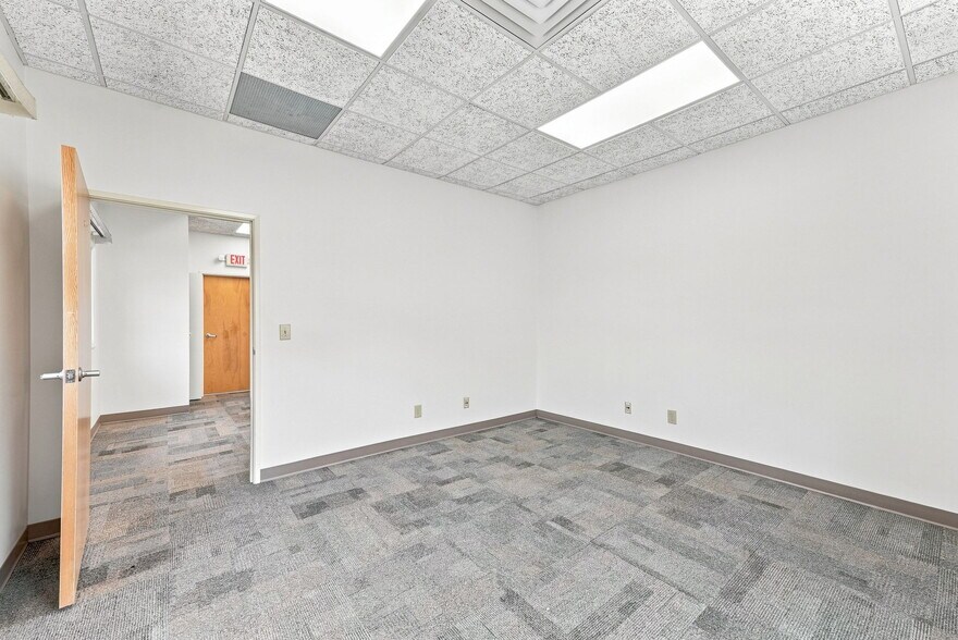 More Photos Of 615-619 Commerce Rd, Richmond Office For Lease
