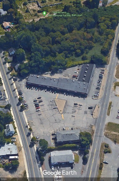 More Photos Of 35 Lowell St, Wilmington Storefront For Lease