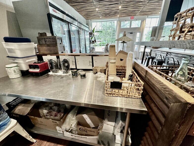 More Photos Of 3 Strickland Rd, Cos Cob Freestanding For Lease