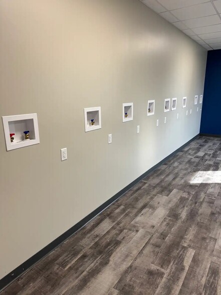 More Photos Of 4627 Dixie Hwy, Louisville Office For Sale