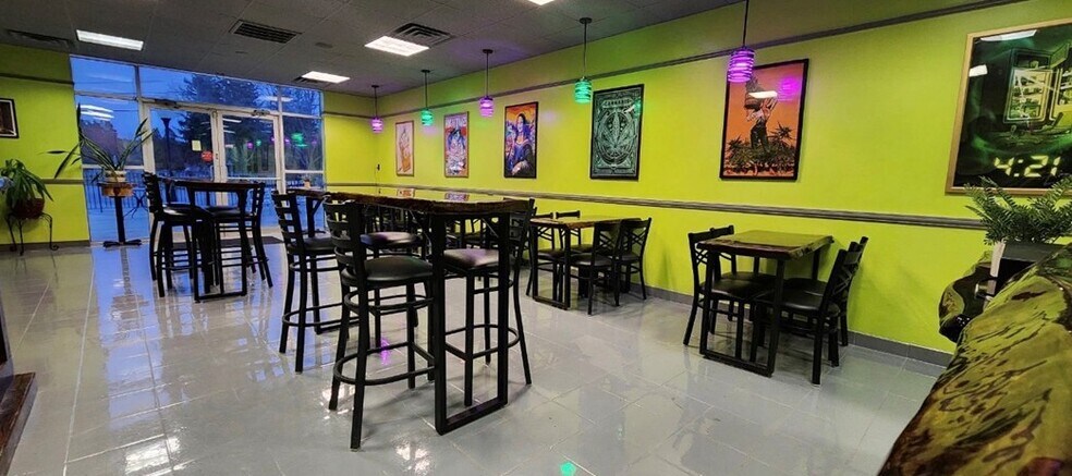 More Photos Of 8433-8457 Seneca Tpke, New Hartford Storefront For Lease
