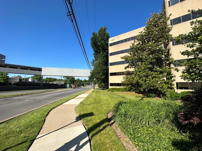 More Photos Of 1401 Harrodsburg Rd, Lexington Medical For Lease