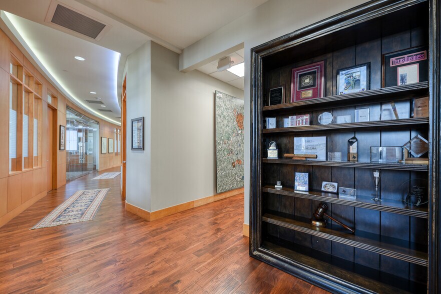 More Photos Of 200 E Basse Rd, San Antonio Office For Lease