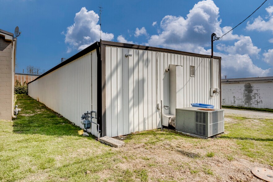 More Photos Of 422 Fryes Ln, Danville Sports And Entertainment For Sale