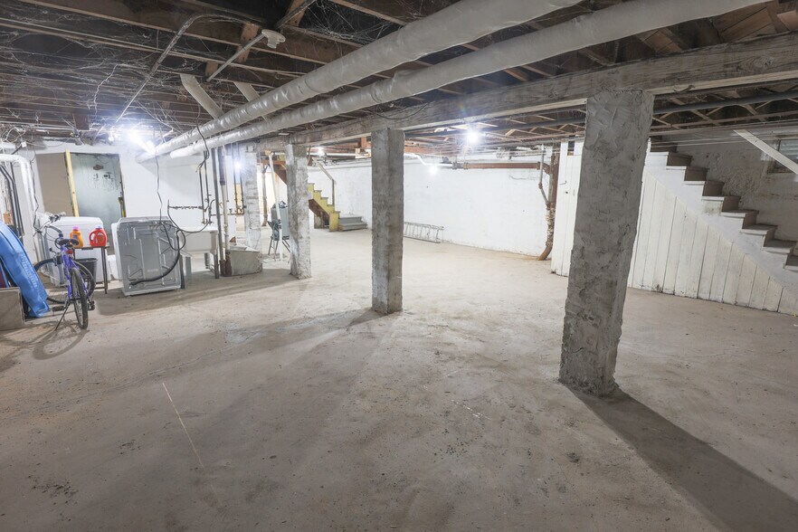 More Photos Of 3700 E Pulaski Ave, Cudahy General Retail For Sale