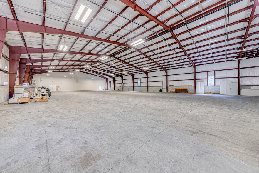 More Photos Of 14180 E Colonial Dr, Orlando Warehouse For Lease