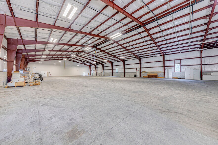 More Photos Of 14180 E Colonial Dr, Orlando Warehouse For Lease