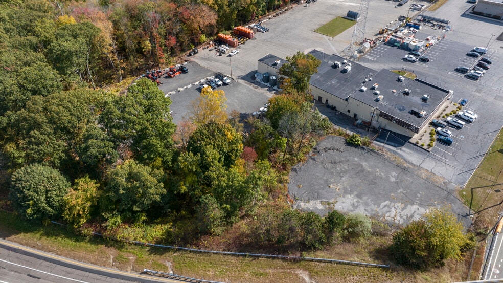 More Photos Of 1320 Eddie Dowling Hwy, Lincoln Showroom For Sale