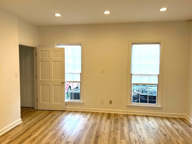 More Photos Of 50 Lenox Pointe NE, Atlanta Medical For Lease