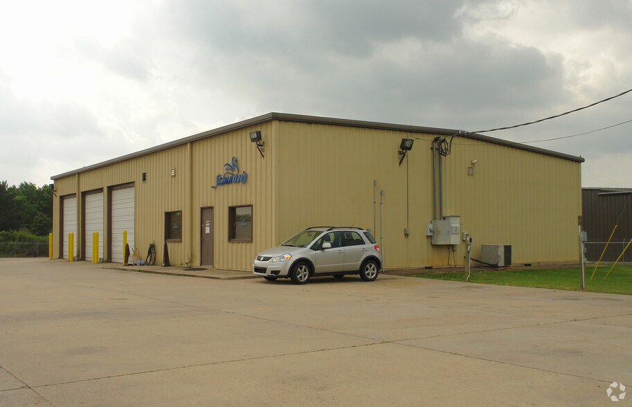 More Photos Of 355 Distribution Dr, Madison Distribution For Lease