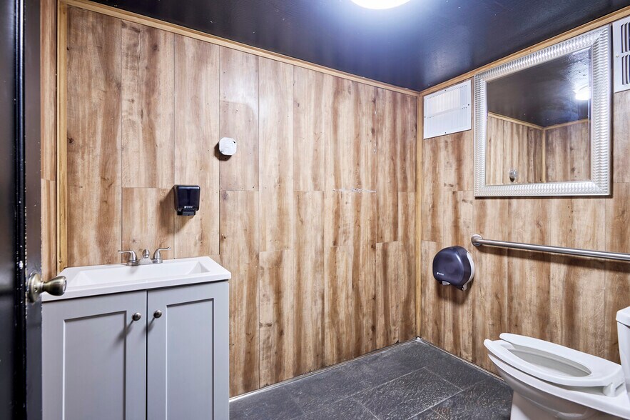 More Photos Of 709-711 S B St, San Mateo Storefront For Lease