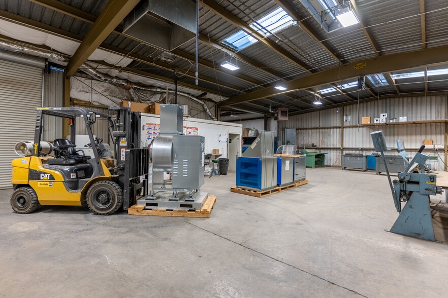 More Photos Of 1121 Sumner St, Bakersfield Warehouse For Sale