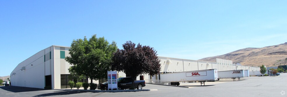 More Photos Of 695 Vista Blvd, Sparks Warehouse For Lease