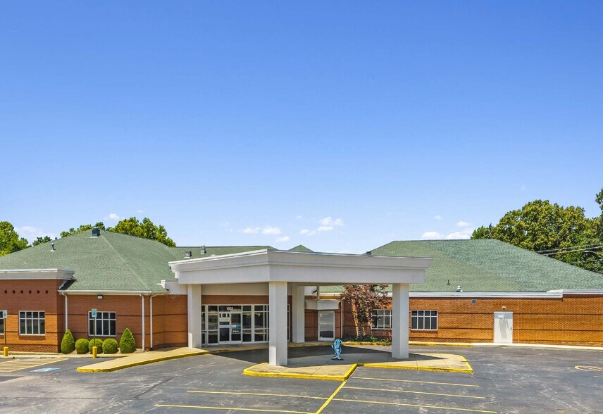 Primary Photo Of 1002 Cornerstone Dr, Paris Healthcare For Sale