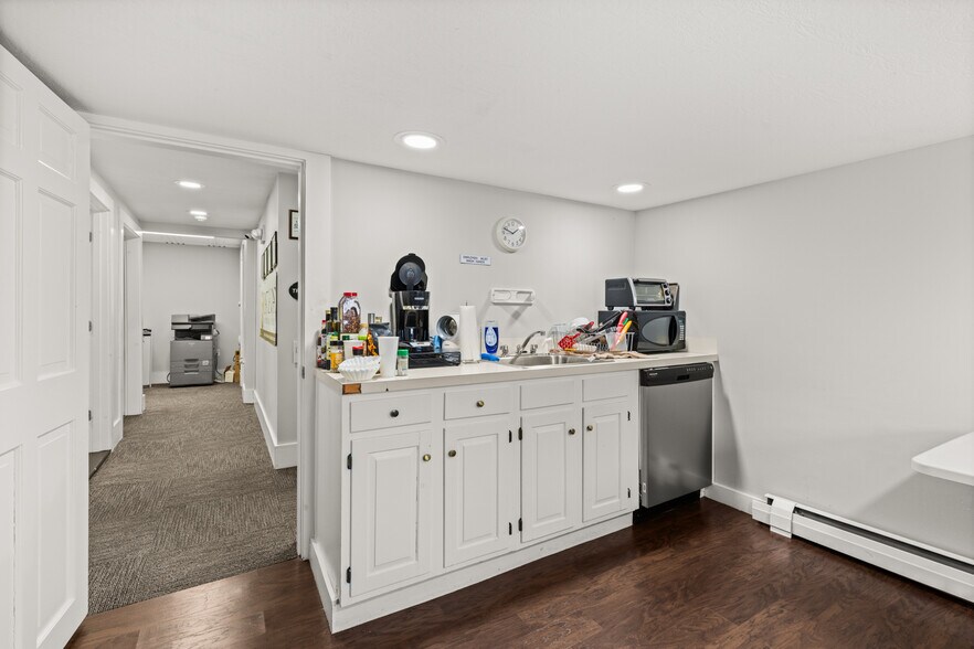 More Photos Of 642 Central Ave, Dover Office For Lease