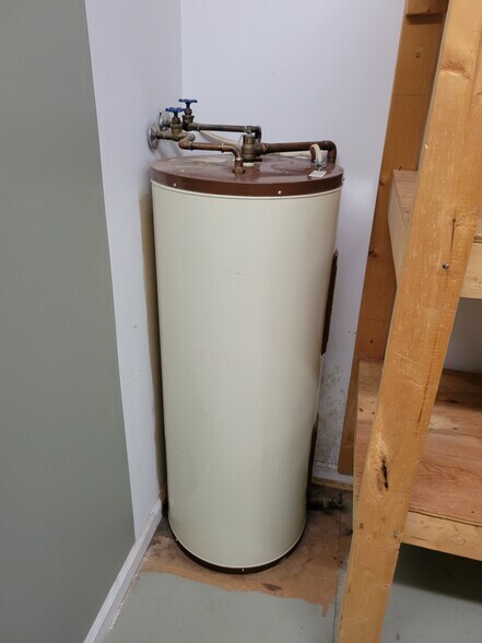 More Photos Of 1418 State Route 302, Middletown Freestanding For Sale