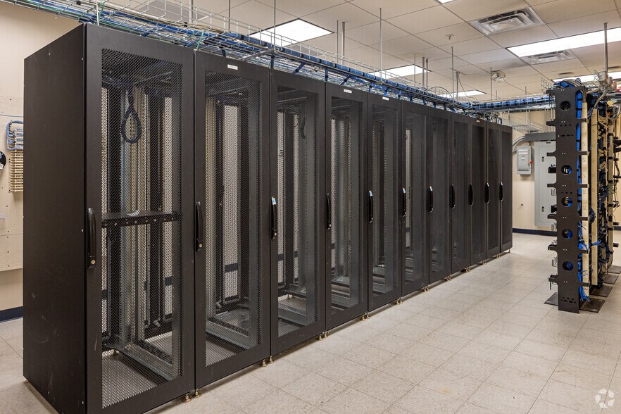 More Photos Of 2601 Patriot Blvd, Glenview Office For Lease