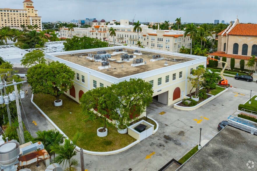 More Photos Of 220 Sunrise Ave, Palm Beach Office For Lease