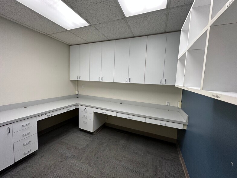 More Photos Of 940-948 NE 102nd Ave, Portland Medical For Sale