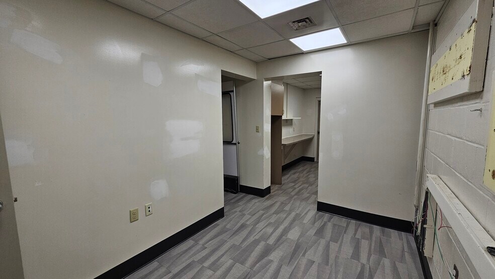 More Photos Of 1340 Lincoln Way E, Chambersburg Office For Lease