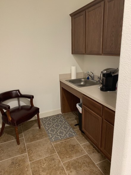More Photos Of 1101 Satellite Vw, Round Rock Medical For Lease