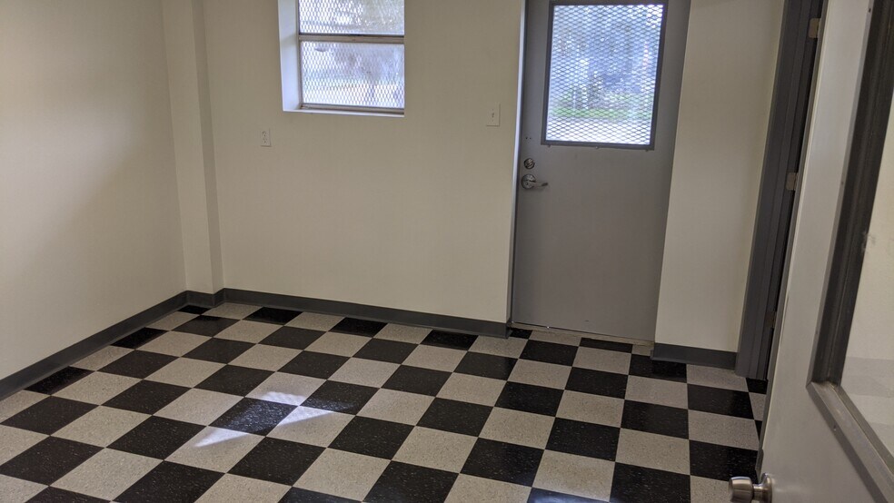 More Photos Of 6504 McGrew St, Houston Warehouse For Lease