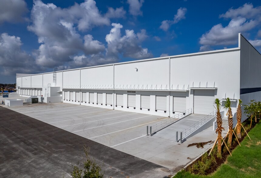 More Photos Of 2690 Gateway Centre Pky, Saint Petersburg Unknown For Lease