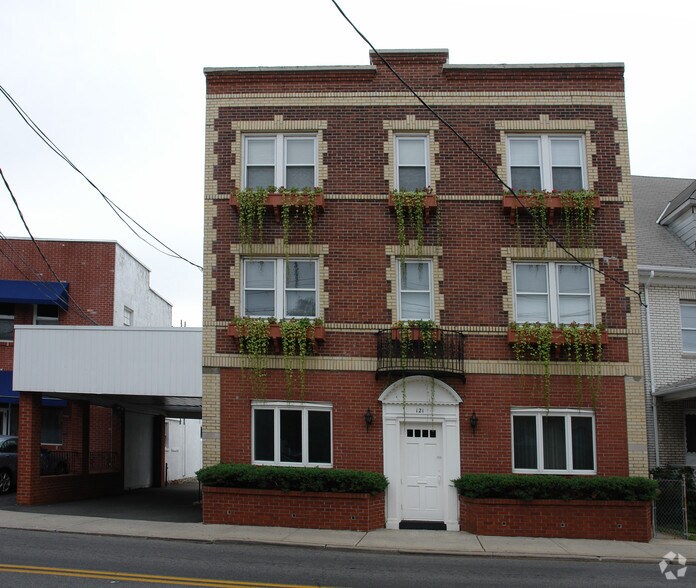 More Photos Of 121 Regent St, Port Chester Funeral Home For Sale