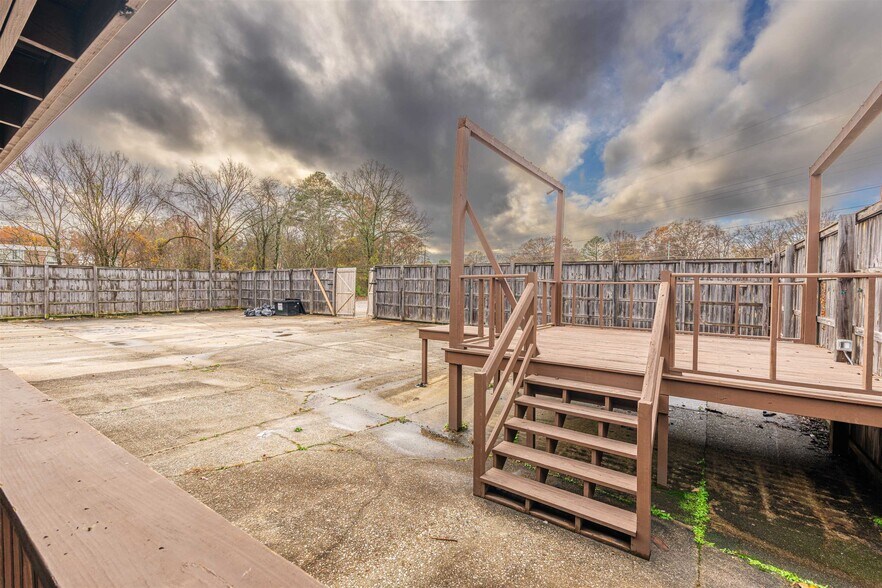 More Photos Of 4840 Hatch Blvd, Muscle Shoals Restaurant For Sale