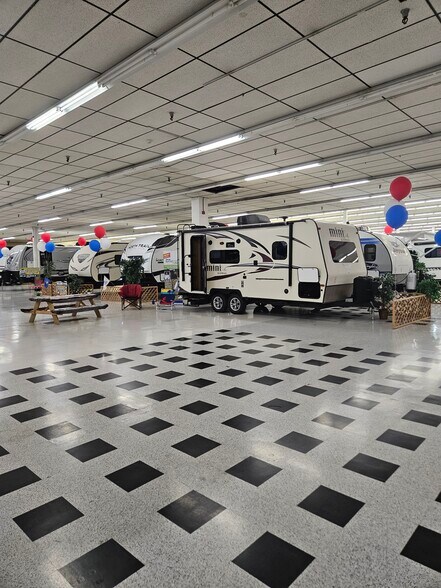 More Photos Of 525-555 E Francis Ave, Spokane Auto Dealership For Sale