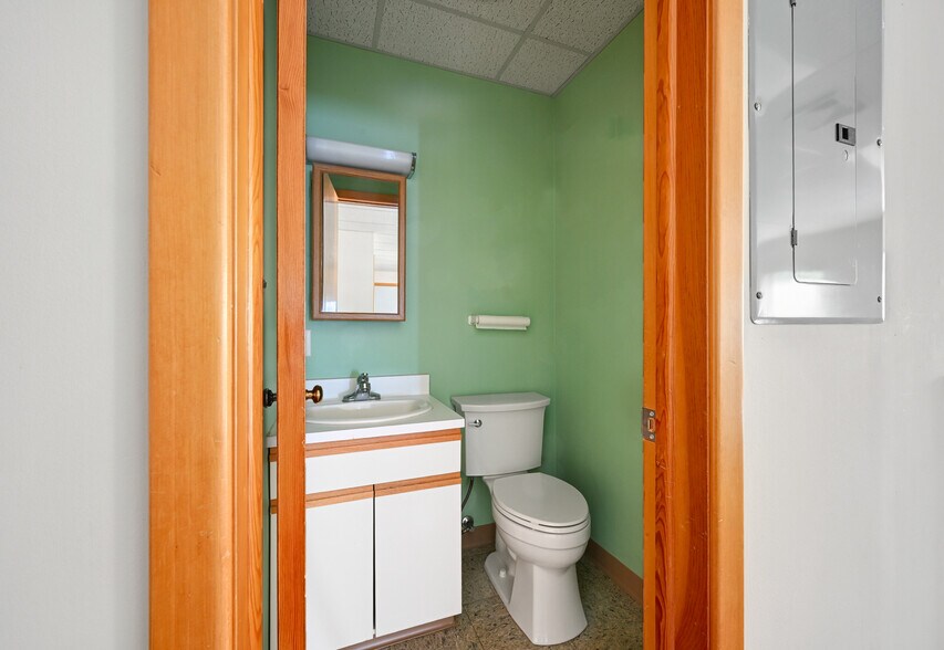 More Photos Of 15 Rockland Ter, Verona Office For Lease