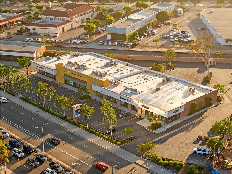 More Photos Of 2351-2381 Vineyard Ave, Oxnard General Retail For Lease