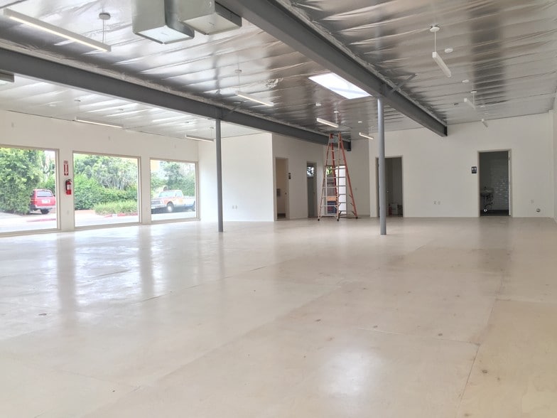 More Photos Of 1804 Lincoln Blvd, Venice Freestanding For Lease
