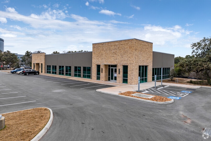 Primary Photo Of 19106 N Highway 281, San Antonio Medical For Lease