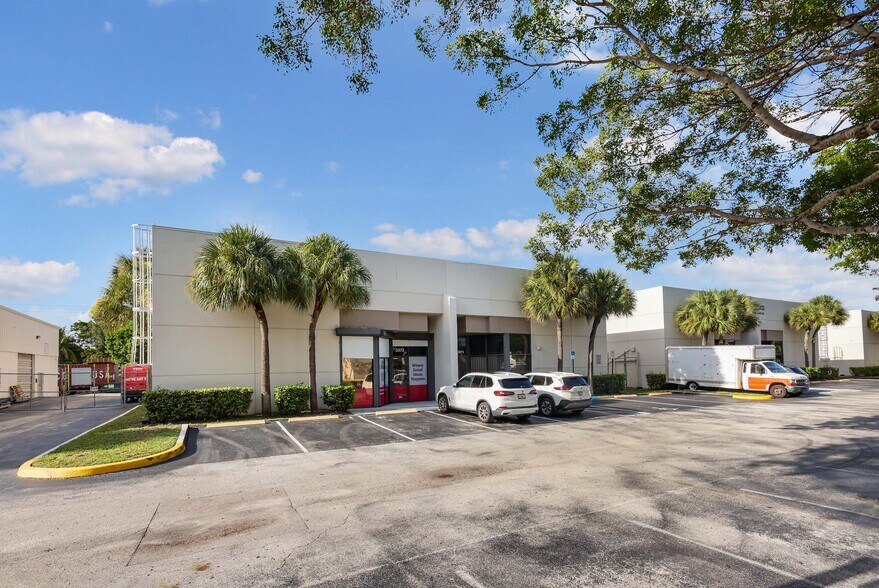 More Photos Of 3371-3373 NW 168th St, Miami Gardens Warehouse For Lease