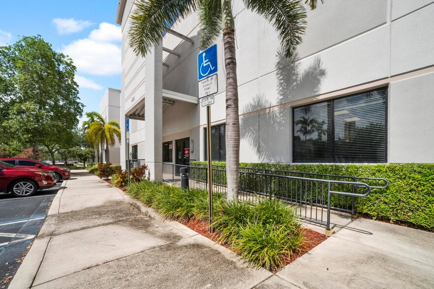 More Photos Of 4201 NW 124th Ave, Coral Springs Warehouse For Lease