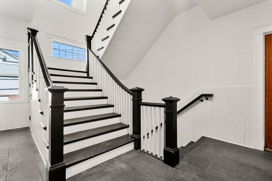 More Photos Of 136-138 Winter St, Haverhill Storefront Retail Residential For Sale