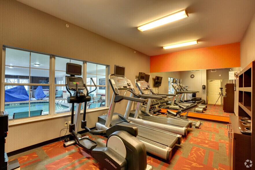 More Photos Of 8018 Delaware Pl, Merrillville Hotel For Sale