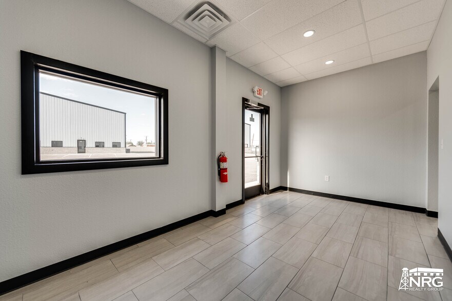 More Photos Of 1208 S Midland Dr, Midland Warehouse For Lease