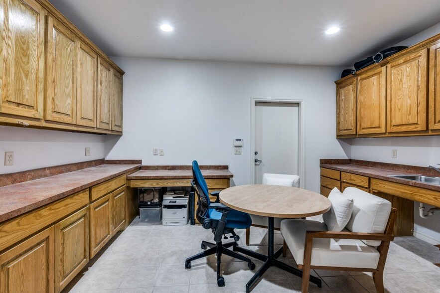 More Photos Of 2028 Bedford Rd, Bedford Medical For Sale