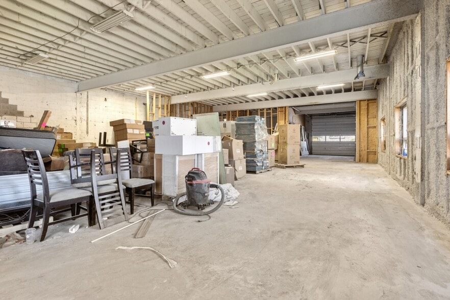 More Photos Of 255-257 Ste-anne Ave, Ottawa Warehouse For Sale
