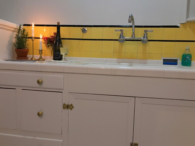 More Photos Of 455 N Sycamore Ave, Los Angeles Apartments For Sale