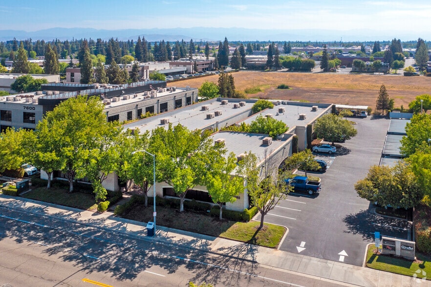 More Photos Of 7580 N Ingram Ave, Fresno Office For Lease